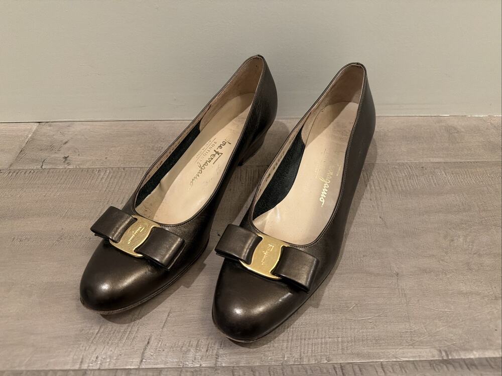 Vintage Salvatore Ferragamo Italy Leather Ballet Flats Shoes Taupe Gold 7.5 AAA